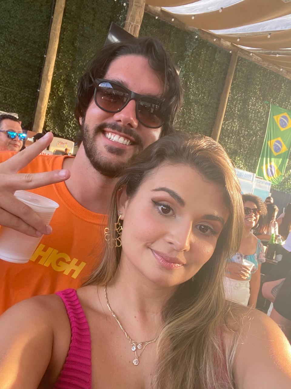 Aline e Tiago em um momento ao ar livre