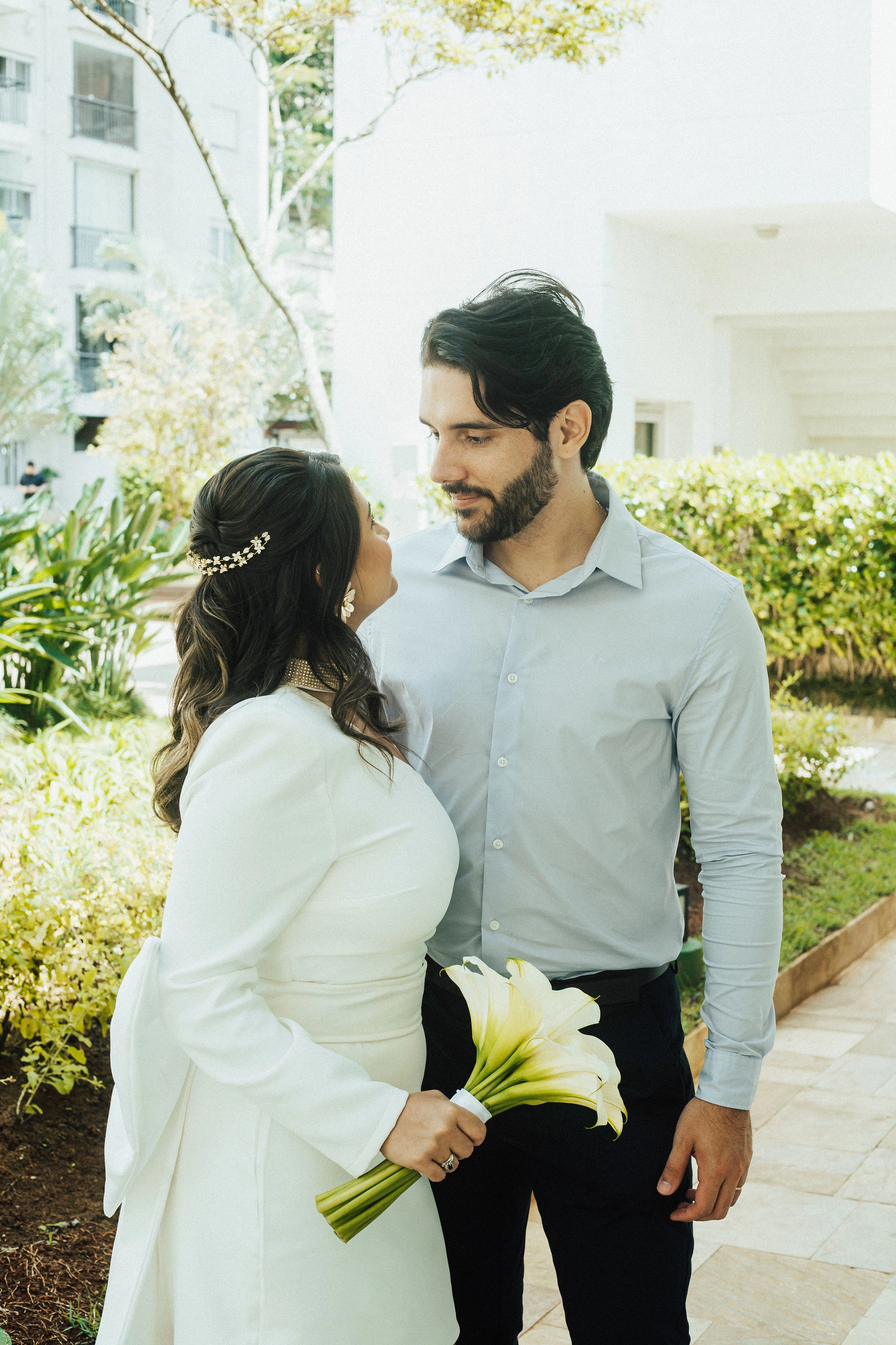 Aline e Tiago depois de oficializarem a união no casamento civil